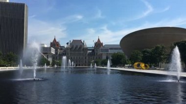 Albany yasama binasının görünümü