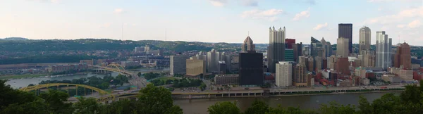 Panorama of te Pittsburgh, Pennsylvania skyline - Stock-foto