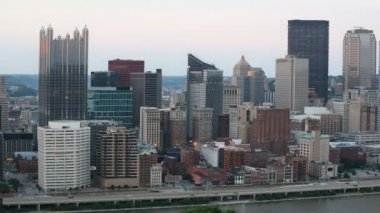 Gün gece timelapse Pittsburgh şehir merkezi için