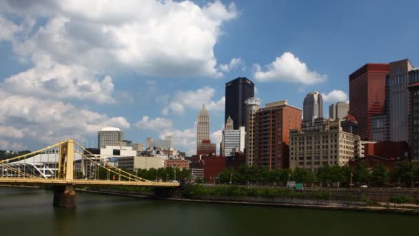 Panoramę timelapse Pittsburgh w pogodne dni — Wideo stockowe