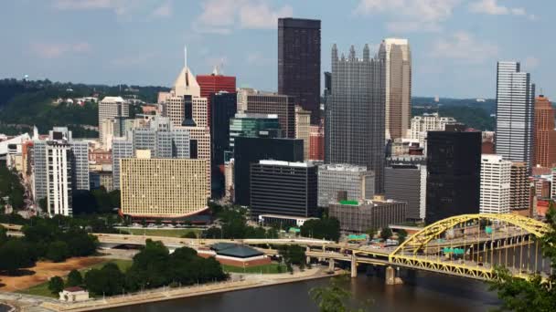 Zeitraffer der Skyline von Pittsburgh — Stockvideo