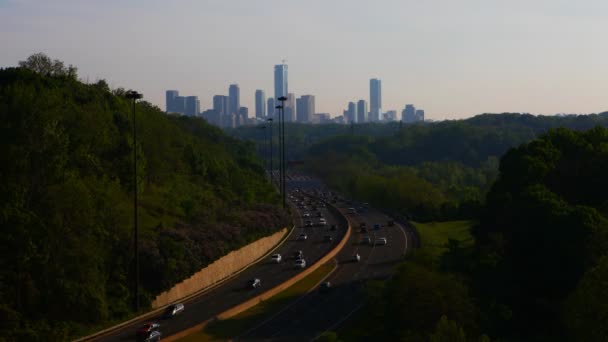 4K UltraHD Timelapse of Don Valley Parkway traffic in Toronto, Canada — Stock Video