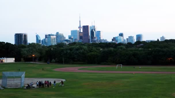 4K UltraHD Una vista Timelapse dello skyline di Toronto come cala la notte — Video Stock