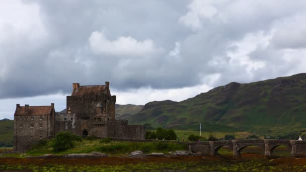 4k ultrahd Zeitraffer der malerischen schottischen Burg von eilean donan — Stockvideo