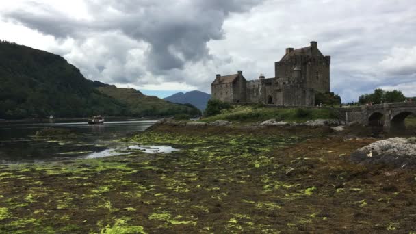 4k Ultrahd Eilean Donan Skócia gyönyörű kastély — Stock videók