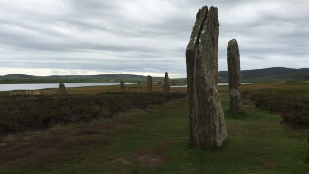 4K UltraHD Veduta dell'anello neolitico di Brodgar alle Orcadi, Scozia — Video Stock