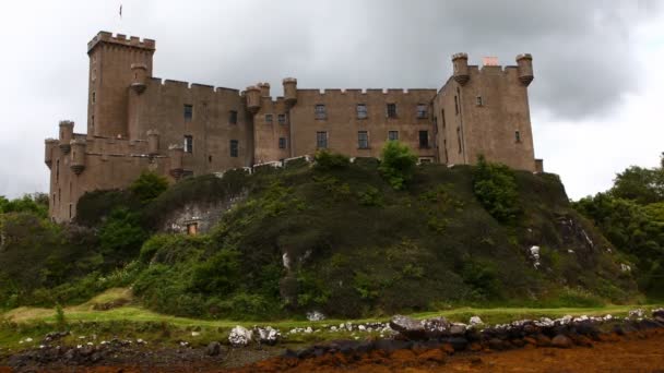 ダンヴェーガン城、スコットランドのスカイ島の 4 k Ultrahd タイムラプス — ストック動画