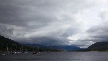 4k Ultrahd Timelapse fırtına bulutların Ullapool, İskoçya