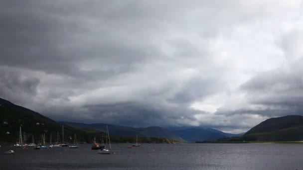 4k Ultrahd Timelapse van storm wolken boven Ullapool, Schotland — Stockvideo