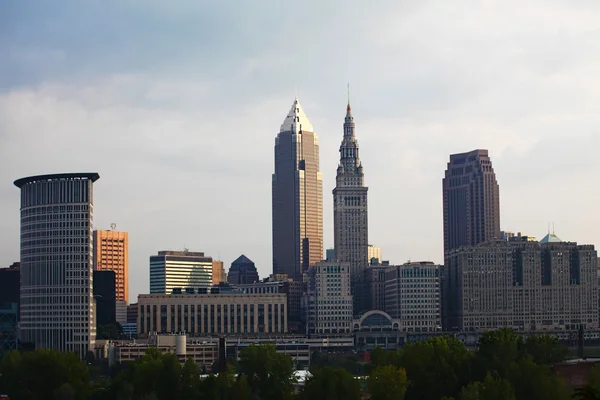 Vista do horizonte de Cleveland, Ohio em um dia ensolarado — Fotografia de Stock