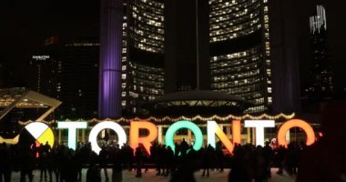 Toronto, Kanada Belediye Binası 'nın gece manzarası