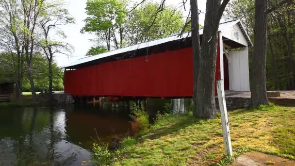 Hillsman Covered Bridge Bundesstaat Indiana — Stockvideo