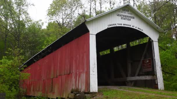 Leatherwood Station Covered Bridge Indiana Vereinigte Staaten — Stockvideo