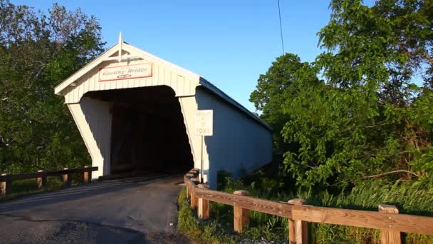 Geeting Überdachte Brücke Ohio Vereinigte Staaten — Stockvideo