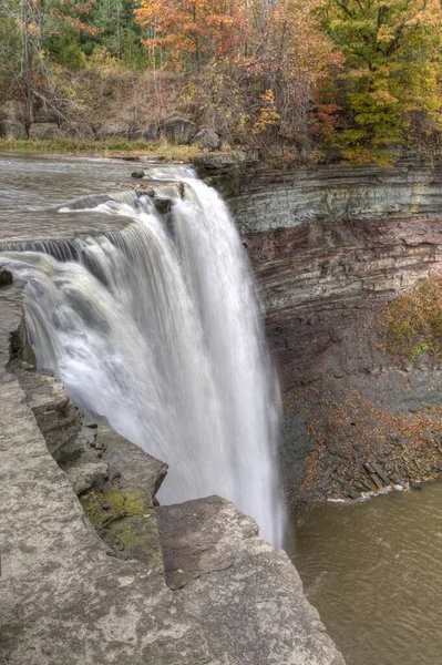 Pionowe Wodospady Piłki Ontario Kanada Jesienią — Zdjęcie stockowe