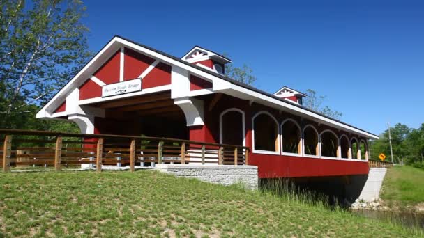 Widok Hueston Woods Covered Bridge Ohio Stany Zjednoczone Ameryki — Wideo stockowe