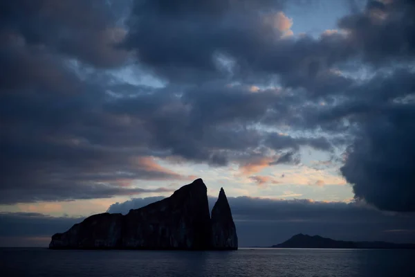 Alacakaranlıkta Galapagos Adalarından Bir Görüntü — Stok fotoğraf