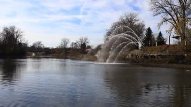 Thames Nehri 'nin Londra, Kanada' daki Zaman Kaynağı