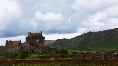 İskoçya, Birleşik Krallık - 1 Ağustos 2018: İskoçya 'daki Eilean Donan Kalesi Sahnesi
