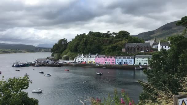 Вид Барвисті Будівлі Портрі Острів Скай Шотландія — стокове відео