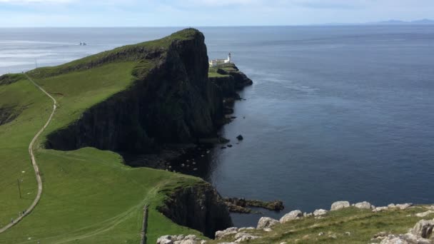 スコットランドのスカイ島 ニーストポイントの眺め — ストック動画