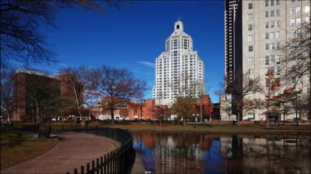 Timelapse Del Hartford Connecticut Skyline Con Estanque Frente — Vídeos de Stock