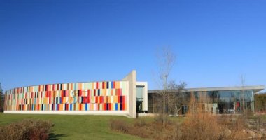 Kitchener, Ontario, Kanada - 6 Kasım 2020: Waterloo Bölge Müzesi Kitchener, Ontario, Kanada 4K