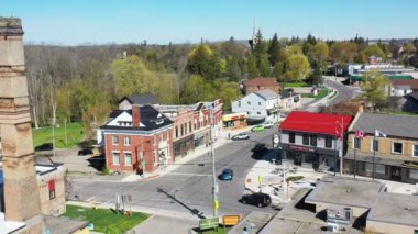 Ayr, Ontario / Kanada _ 23 Mayıs 2021: Ayr, Ontario, Kanada şehir merkezinin havadan görüntüsü