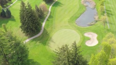 Golf sahasında hava manzarası 4K