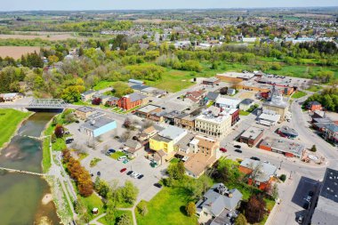 New Hamburg, Ontario, Kanada şehir merkezinden bir hava sahnesi