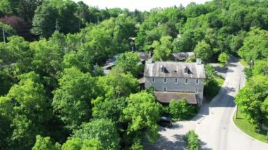 Ancaster, Ontario, Kanada - 5 Temmuz 2021 Ancaster Old Mill Ancaster, Ontario, Kanada 4K