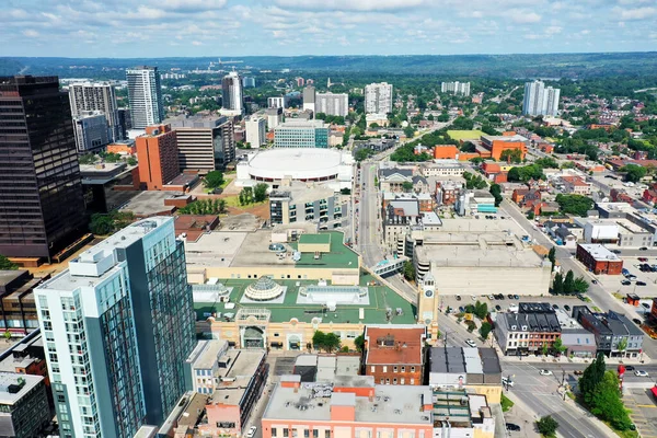 加拿大安大略省汉密尔顿市中心的一座天线 — 图库照片