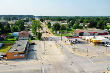 Delhi, Ontario, Kanada - 5 Haziran 2021: Delhi, Ontario, Kanada 'nın hava manzarası, başyazı