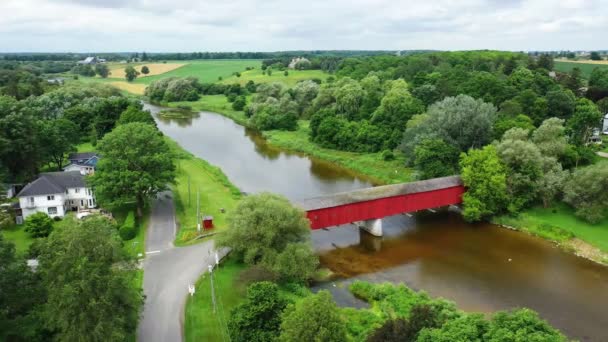 Aerial Montrose Covered Bridge Ontario Канада — стоковое видео