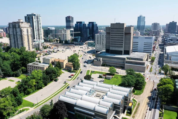 Açık bir günde Londra, Ontario, Kanada 'nın bir anteni