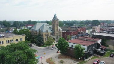 St. Thomas, Ontario, Kanada - 16 Ağustos 2021: St Thomas, Ontario, Kanada 4K 'da Belediye Binası Havalimanı