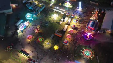 Gece 4K 'da Renkli Fuarın Havası