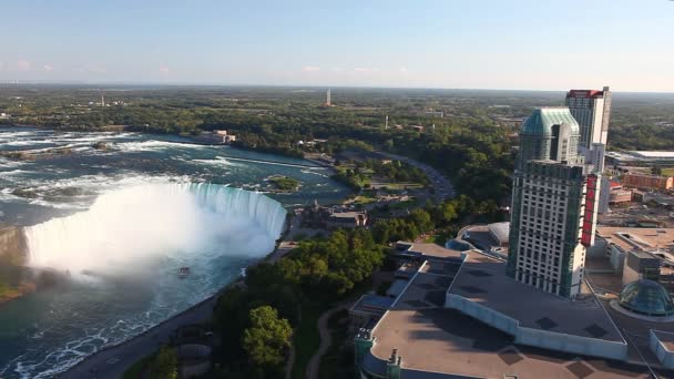 Een luchtfoto van de horseshoe falls in niagara falls — Stockvideo