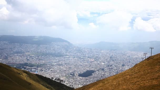 Una escena de montaña cerca de Quito — Vídeo de stock