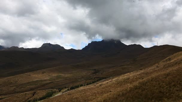 Quito, Ekvator yakınındaki dağ sahne — Stok video