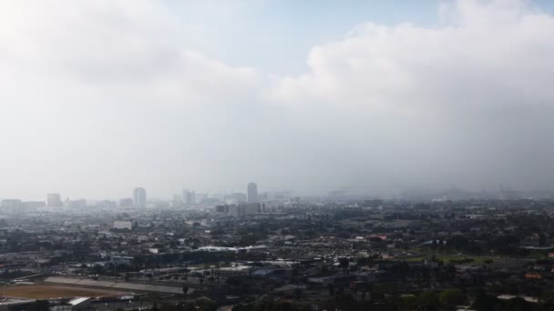 Een timelapse uitzicht op Long Beach, Californië van Signal Hill — Stockvideo