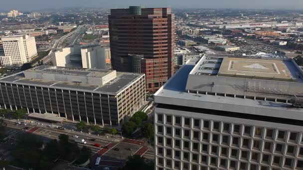 Вид с воздуха на здания возле мэрии Лос-Анджелеса — стоковое видео