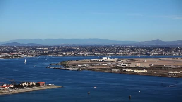 Hareket kontrol pan San Diego ve Coronado Adası — Stok video