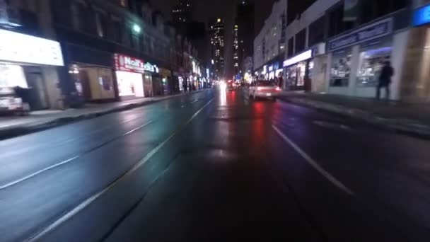 Toronto, ontario, canada februar 2015: eine nächtliche aussichtsfahrt pov in der großen stadt februar 1, 2015 in toronto — Stockvideo