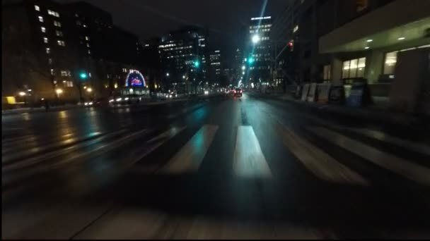 TORONTO, ONTARIO, CANADA FÉVRIER 2015 : Point de vue POV en voiture à Toronto la nuit le 1er février 2015 à Toronto — Video