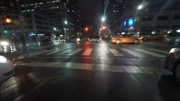 Toronto, Ontario, Kanada lutego 2015: punkt widzenia Pov jazdy w Toronto, Kanada w nocy 1 lutego 2015 w Toronto — Wideo stockowe