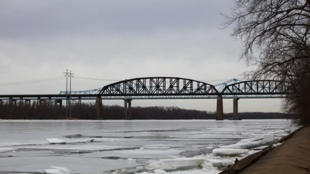 Verkehr auf Brücken über den Hudson River — Stockvideo