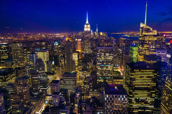 Manhattan skyline à noite — Fotografia de Stock