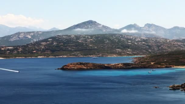 Een timelapse van de kustlijn in de buurt van calvi op corsica — Stockvideo