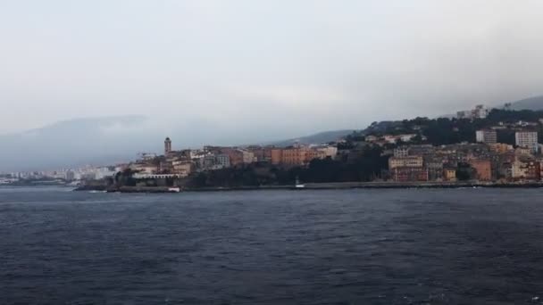 游戏中时光倒流从一艘渡轮离开科西嘉岛巴斯蒂亚 — 图库视频影像